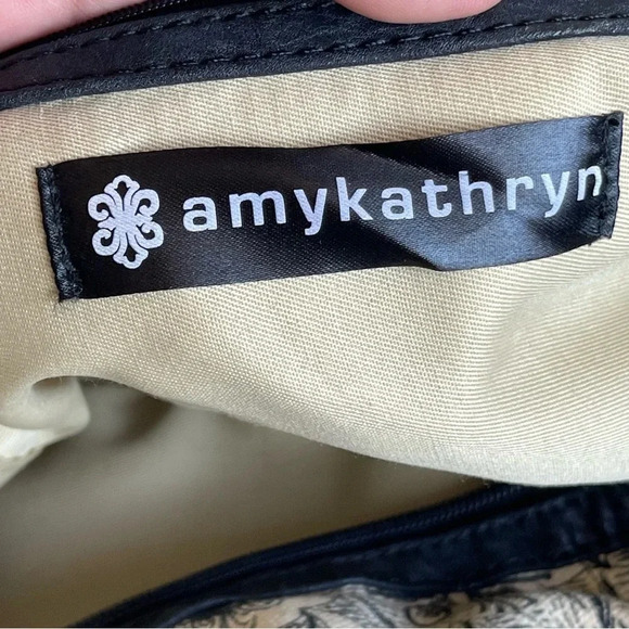 AmyKathryn Vegan Large Duffle Bag - Picture 15 of 16